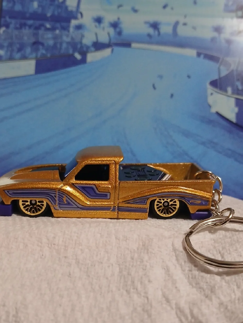 Bounce'n BASS .Gold and Purple Pickup Truck Keychain - Hot Wheels Style
